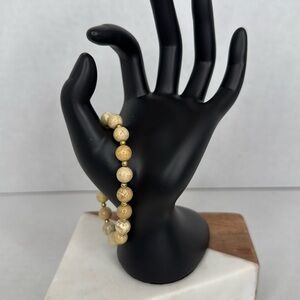 Vintage Tan and Gold Beaded Bracelet with Classic Design lot C38